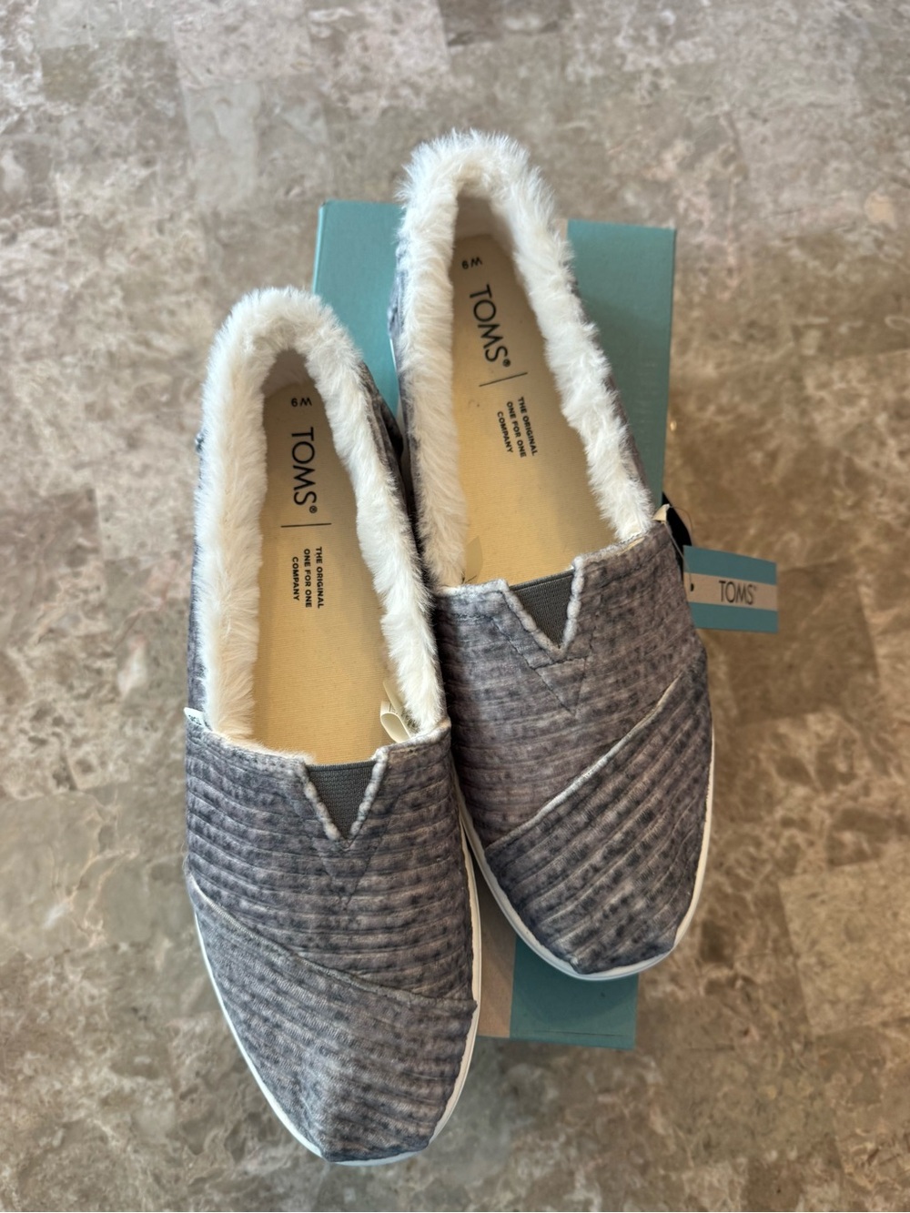 TOMS Women's Gray Plush Lined Alpargata Slip-Ons with White Fur Trim Size 9 - Picture 3 of 10